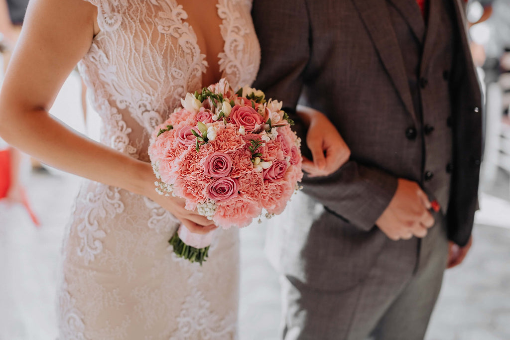 Les différentes façons de lancer votre bouquet de mariée